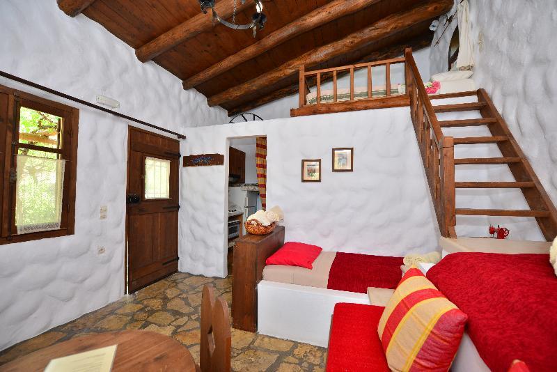 Hotel Viglatoras Traditionals